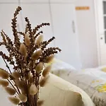 Appartement Nuci's Place Lovely With Balcony 15 Min From Blloku *