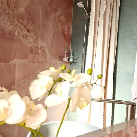 Nuci's Place Lovely With Balcony 15 Min From Blloku 아파트 *