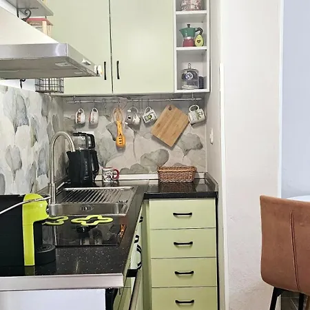 Апартаменты Nuci'S Place Lovely Apt With Balcony 15 Min From Blloku