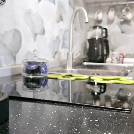 Nuci'S Place Lovely Apt With Balcony 15 Min From Blloku Тирана