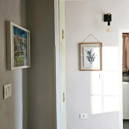 Nuci's Place Lovely With Balcony 15 Min From Blloku 아파트 티라나