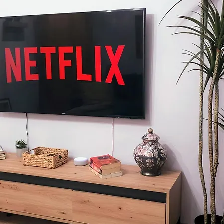 Nuci'S Place Lovely Apt With Balcony 15 Min From Blloku Тирана