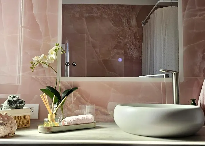 Apartament Nuci's Place Lovely With Balcony 15 Min From Blloku *