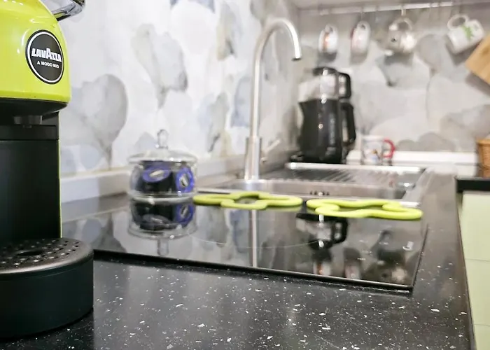 Nuci's Place Lovely With Balcony 15 Min From Blloku Тирана