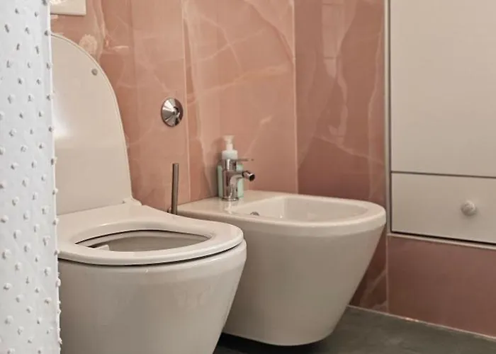 Nuci's Place Lovely With Balcony 15 Min From Blloku Апартаменты