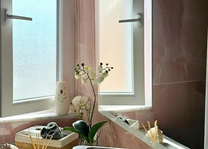 Apartament Nuci's Place Lovely With Balcony 15 Min From Blloku *