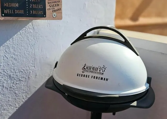 Lägenhet Nuci's Place Lovely With Balcony 15 Min From Blloku Tirana