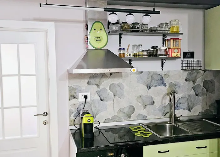 Nuci's Place Lovely With Balcony 15 Min From Blloku Тирана