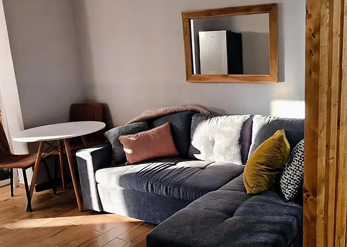 Nuci's Place Lovely With Balcony 15 Min From Blloku Апартаменты Тирана